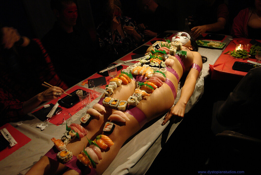 Nyotaimori nâng món sushi truyền thống lên thành một tác phẩm nghệ thuật th...