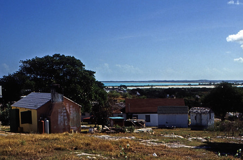 Bahamas 1989 (523) Great Exuma: Rolle Town • <a style="font-size:0.8em;" href="http://www.flickr.com/photos/69570948@N04/24501817254/" target="_blank">Auf Flickr ansehen</a>