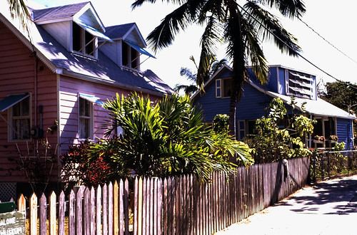 Bahamas 1989 (456) Abaco: Hope Town, Elbow Cay • <a style="font-size:0.8em;" href="http://www.flickr.com/photos/69570948@N04/24552695179/" target="_blank">Auf Flickr ansehen</a>