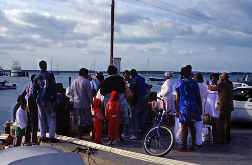 Bahamas 1989 (388) Eleuthera: Dunmore Town, Harbour Island • <a style="font-size:0.8em;" href="http://www.flickr.com/photos/69570948@N04/24422127031/" target="_blank">Auf Flickr ansehen</a>