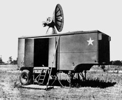 Anglų lietuvių žodynas. Žodis radar reiškia n 1) radiolokatorius; 2) radiolokacija lietuviškai.
