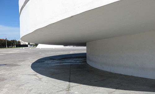 Oscar Niemeyer, arquitecto • <a style="font-size:0.8em;" href="http://www.flickr.com/photos/30735181@N00/26434087352/" target="_blank">View on Flickr</a>