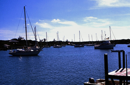 Bahamas 1989 (476) Abaco: Man-O-War Cay • <a style="font-size:0.8em;" href="http://www.flickr.com/photos/69570948@N04/24676910860/" target="_blank">Auf Flickr ansehen</a>