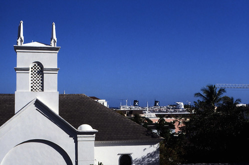 Bahamas 1988 (210) New Providence: St. Andrew's Church, Nassau • <a style="font-size:0.8em;" href="http://www.flickr.com/photos/69570948@N04/23662824450/" target="_blank">Auf Flickr ansehen</a>