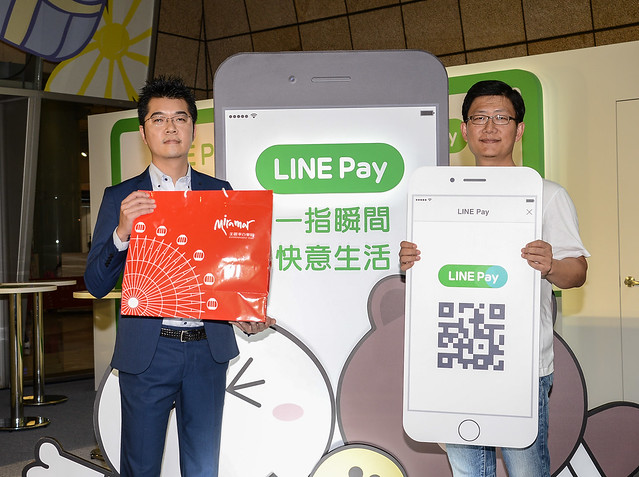 【圖一】LINE Pay台灣總經理陶韻智(右)及美麗華百樂園總經理室代表謝佳翰(左)共同宣布LINE Pay正式串聯首間實體商家—美麗華百樂園