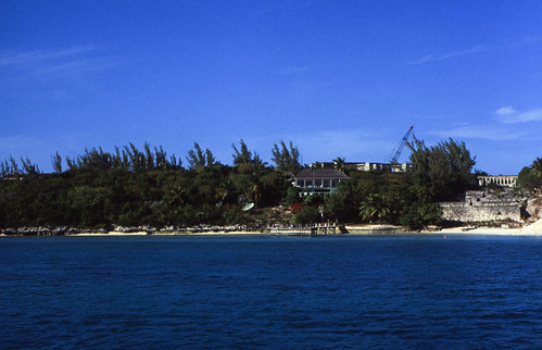 Bahamas 1989 (495) Paradise Island: Versailler Garten und Kloster • <a style="font-size:0.8em;" href="http://www.flickr.com/photos/69570948@N04/24390289583/" target="_blank">Auf Flickr ansehen</a>