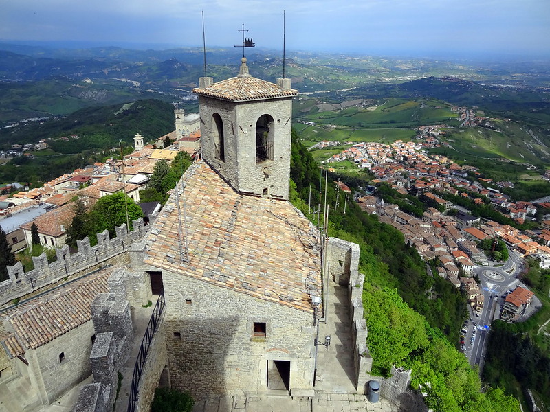 City of San Marino<br/>© <a href="https://flickr.com/people/26448117@N05" target="_blank" rel="nofollow">26448117@N05</a> (<a href="https://flickr.com/photo.gne?id=26563452166" target="_blank" rel="nofollow">Flickr</a>)