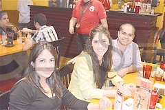 3184. Karla Aguilar, Gabriela González y Jesús Vargas.