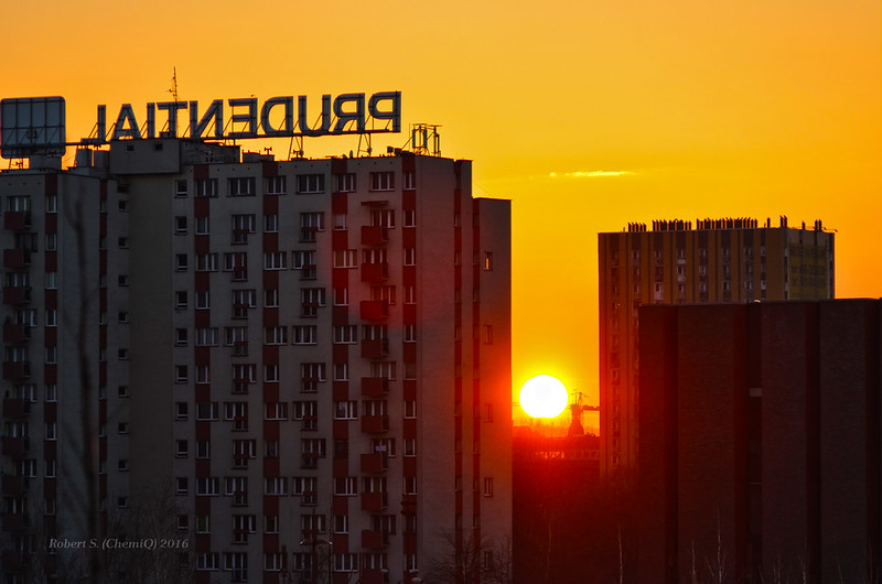 Katowice sunset<br/>© <a href="https://flickr.com/people/68519772@N00" target="_blank" rel="nofollow">68519772@N00</a> (<a href="https://flickr.com/photo.gne?id=24654801813" target="_blank" rel="nofollow">Flickr</a>)