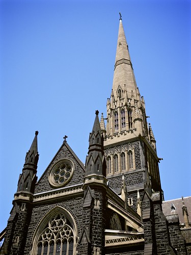 高聳的尖塔是哥德式建築的表徵