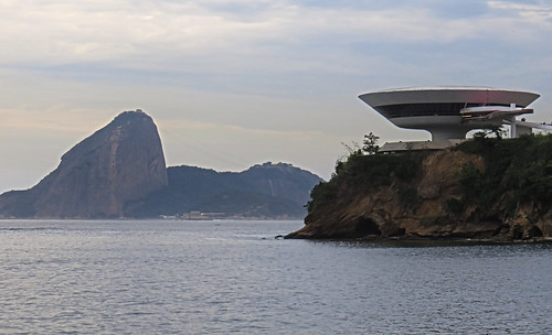 Oscar Niemeyer, arquitecto • <a style="font-size:0.8em;" href="http://www.flickr.com/photos/30735181@N00/26253534530/" target="_blank">View on Flickr</a>
