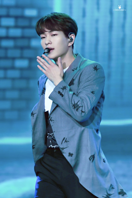 160328 Onew @ '23rd East Billboard Music Awards' 26135826716_ae34aa41d7_z