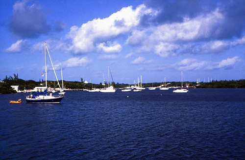 Bahamas 1989 (474) Abaco: Man-O-War Cay • <a style="font-size:0.8em;" href="http://www.flickr.com/photos/69570948@N04/24961640195/" target="_blank">Auf Flickr ansehen</a>