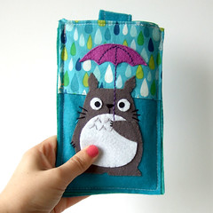 totoro iphone case / itouch case / ipod case - cozy - pouch very cute totoro with umbrella and awesome snow fabric