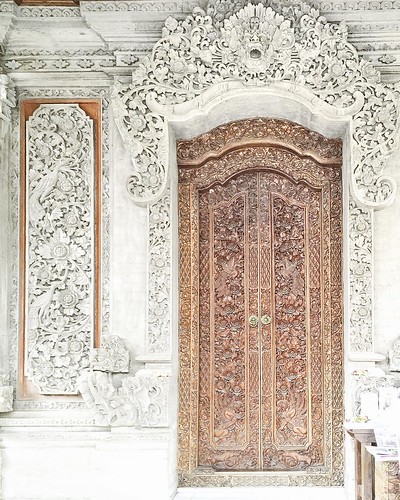 I can't help but imagine a magical world on the other side of every beautiful Balinese doorway