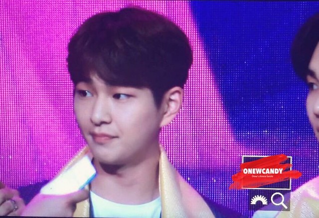 160328 Onew @ '23rd East Billboard Music Awards' 26104921705_912fd4343a_z