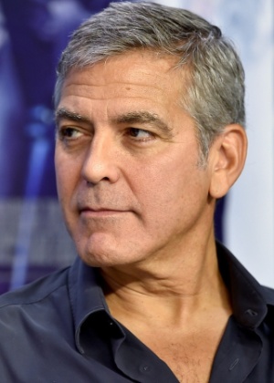 George Clooney adota cachorrinho doente rejeitado por ser feio