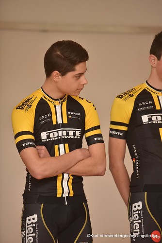 Young Cycling Team (100)