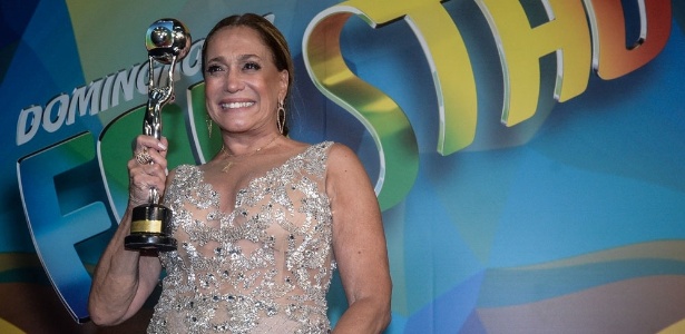 "Sou insegura como atriz até hoje", diz Suzana Vieira ao receber troféu