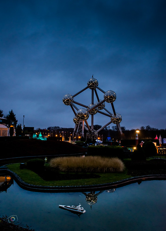 Atomium, Brussels<br/>© <a href="https://flickr.com/people/69742270@N00" target="_blank" rel="nofollow">69742270@N00</a> (<a href="https://flickr.com/photo.gne?id=25259781391" target="_blank" rel="nofollow">Flickr</a>)