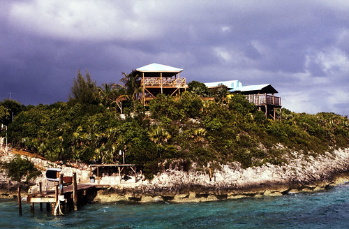 Bahamas 1988 (305) Rose Island: Sandy Toes • <a style="font-size:0.8em;" href="http://www.flickr.com/photos/69570948@N04/24087031512/" target="_blank">Auf Flickr ansehen</a>