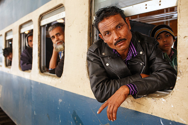 Train Passengers - Dhaka, Bangladesh<br/>© <a href="https://flickr.com/people/68898571@N00" target="_blank" rel="nofollow">68898571@N00</a> (<a href="https://flickr.com/photo.gne?id=24769472821" target="_blank" rel="nofollow">Flickr</a>)