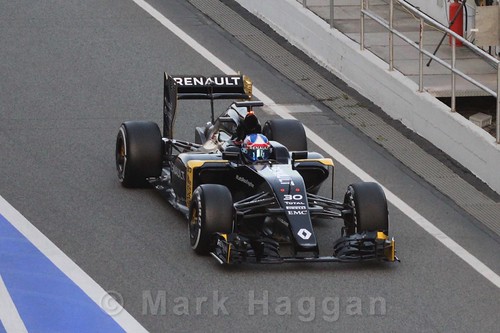 Jolyon Palmer in his Renault during Formula One Winter Testing 2016