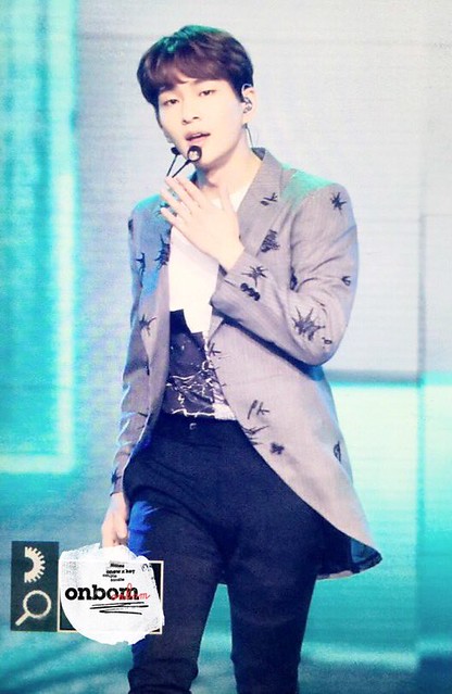 160328 Onew @ '23rd East Billboard Music Awards' 26078981776_319d97922e_z