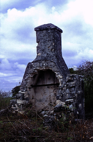 Bahamas 1989 (714) San Salvador: Watling's Castle • <a style="font-size:0.8em;" href="http://www.flickr.com/photos/69570948@N04/25447608703/" target="_blank">Auf Flickr ansehen</a>