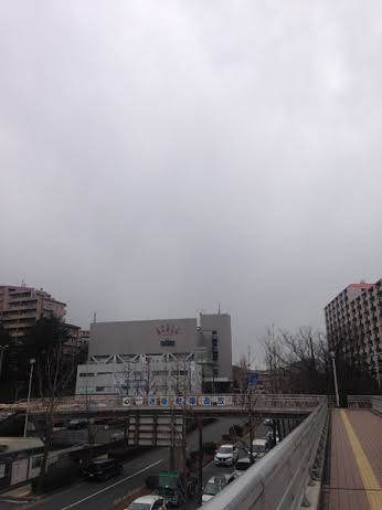 桃山台駅の連絡通路から見える景色。商業施...