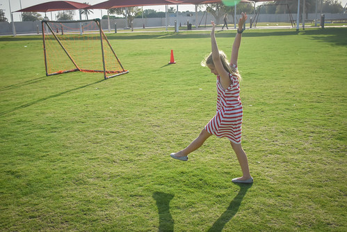 Nora shows off her cartwheel style. • <a style="font-size:0.8em;" href="http://www.flickr.com/photos/96277117@N00/26632874991/" target="_blank">View on Flickr</a>