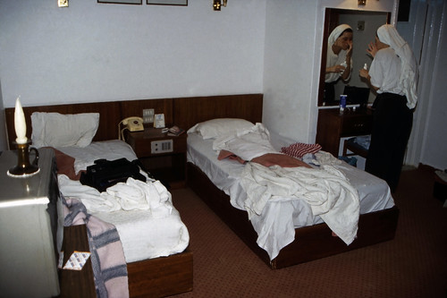 Ägypten 1999 (007) Assuan: Isis-Hotel • <a style="font-size:0.8em;" href="http://www.flickr.com/photos/69570948@N04/26614414816/" target="_blank">Auf Flickr ansehen</a>