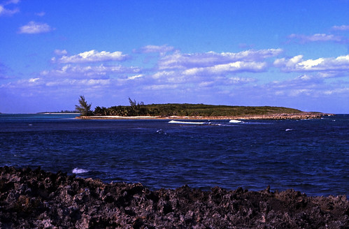 Bahamas 1989 (350) Eleuthera:  Harbour Island, Jakob's Island • <a style="font-size:0.8em;" href="http://www.flickr.com/photos/69570948@N04/23744554844/" target="_blank">Auf Flickr ansehen</a>