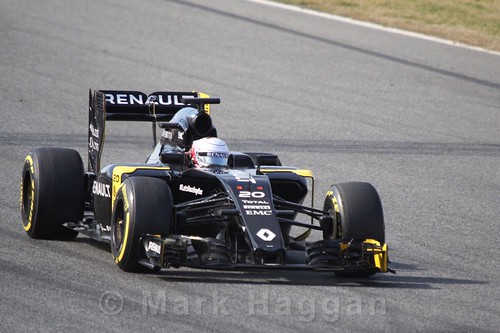 Kevin Magnussen in the Renault in Formula One Winter Testing 2016