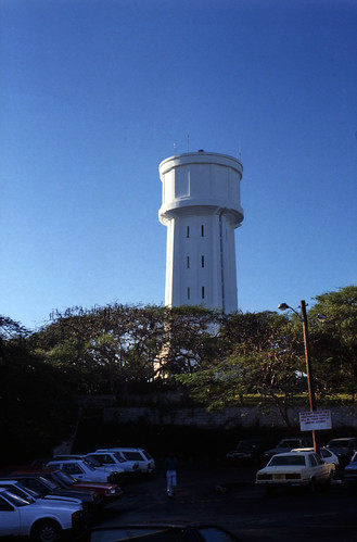 Bahamas 1988 (213) New Providence: Water Tower Nassau • <a style="font-size:0.8em;" href="http://www.flickr.com/photos/69570948@N04/23337297953/" target="_blank">Auf Flickr ansehen</a>