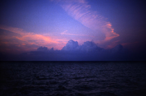 Bahamas 1989 (496) Abendhimmel • <a style="font-size:0.8em;" href="http://www.flickr.com/photos/69570948@N04/24386584784/" target="_blank">Auf Flickr ansehen</a>