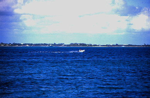 Bahamas 1989 (484) Abaco: Man-O-War Cay • <a style="font-size:0.8em;" href="http://www.flickr.com/photos/69570948@N04/24994801505/" target="_blank">Auf Flickr ansehen</a>