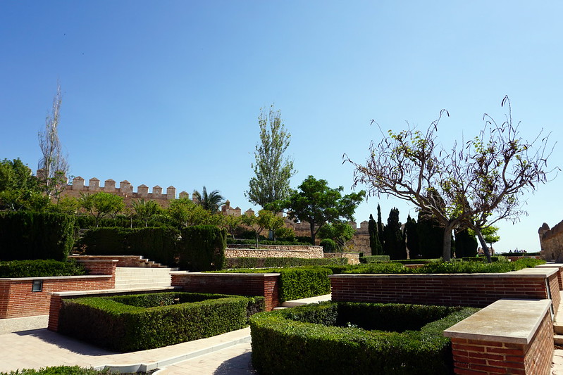 Alcazaba garden and walls, Almeria, Spain<br/>© <a href="https://flickr.com/people/24879135@N04" target="_blank" rel="nofollow">24879135@N04</a> (<a href="https://flickr.com/photo.gne?id=42783203502" target="_blank" rel="nofollow">Flickr</a>)