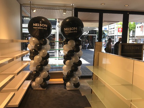 Ballonpilaar Breed Rond Bedrukt Opening Nelson Schoenen Lijnbaan Rotterdam