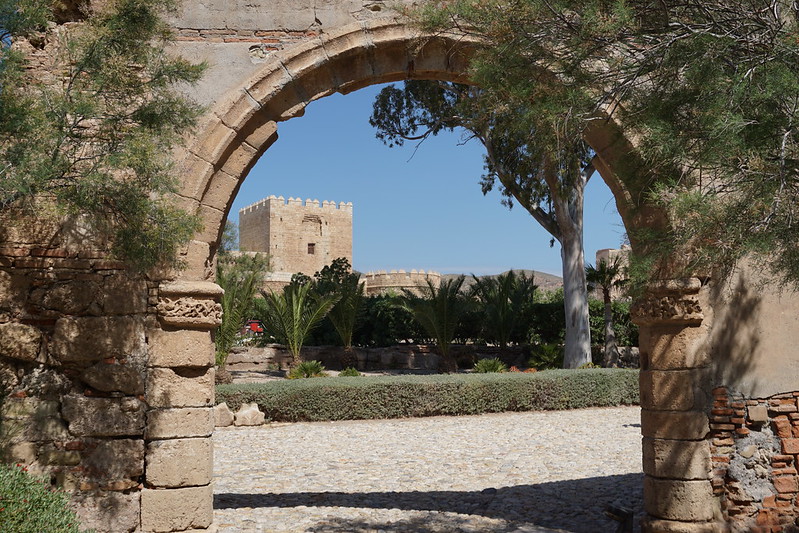 Alcazaba garden and walls, Almeria, Spain<br/>© <a href="https://flickr.com/people/24879135@N04" target="_blank" rel="nofollow">24879135@N04</a> (<a href="https://flickr.com/photo.gne?id=42114029524" target="_blank" rel="nofollow">Flickr</a>)