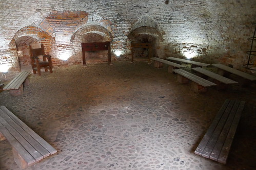 Narzędzia tortur wewnątrz bastei zamku w Międzyrzeczu