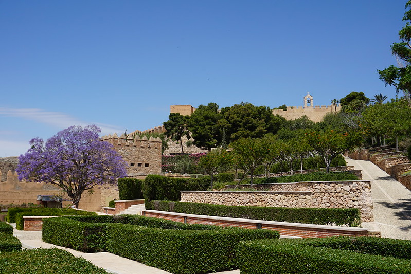 Alcazaba garden and walls, Almeria, Spain<br/>© <a href="https://flickr.com/people/24879135@N04" target="_blank" rel="nofollow">24879135@N04</a> (<a href="https://flickr.com/photo.gne?id=27962752047" target="_blank" rel="nofollow">Flickr</a>)