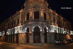 Toma nocturna del Teatro Macedonio Alcalá, Oaxaca de Juárez, Oaxaca, México