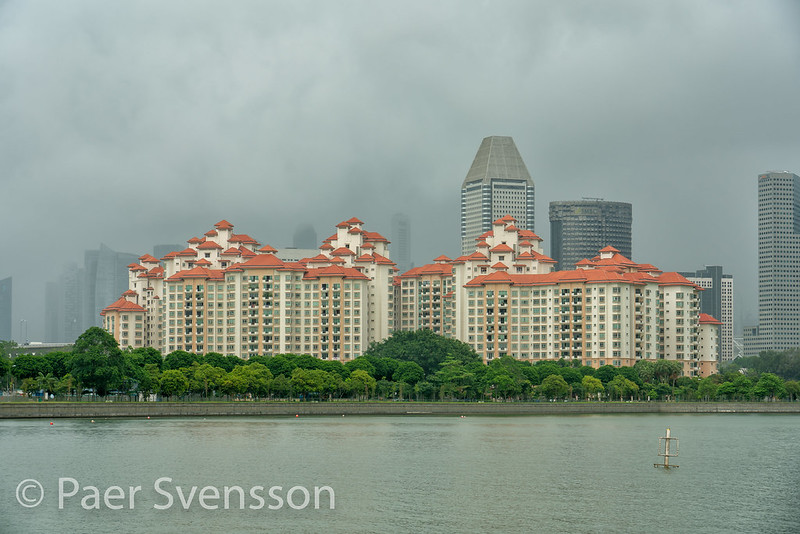 Singapore - June 18, 2018: Condominium with waterfron<br/>© <a href="https://flickr.com/people/154514844@N03" target="_blank" rel="nofollow">154514844@N03</a> (<a href="https://flickr.com/photo.gne?id=42225427024" target="_blank" rel="nofollow">Flickr</a>)