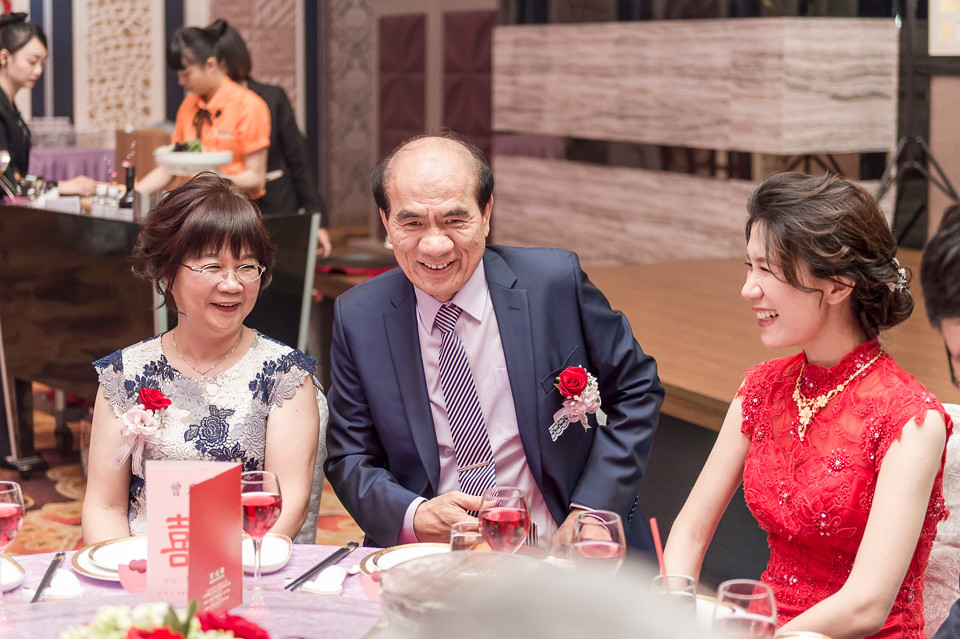 婚攝 高雄享溫馨喜宴會館 熱歌勁舞的婚禮攝影 C & W - 第92張圖 婚攝 高雄享溫馨喜宴會館 熱歌勁舞的婚禮攝影 C & W 093