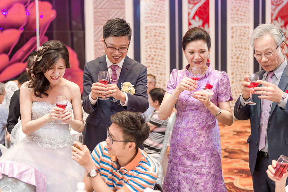 婚攝 高雄享溫馨喜宴會館 熱歌勁舞的婚禮攝影 C & W - 第141張圖 婚攝 高雄享溫馨喜宴會館 熱歌勁舞的婚禮攝影 C & W 143