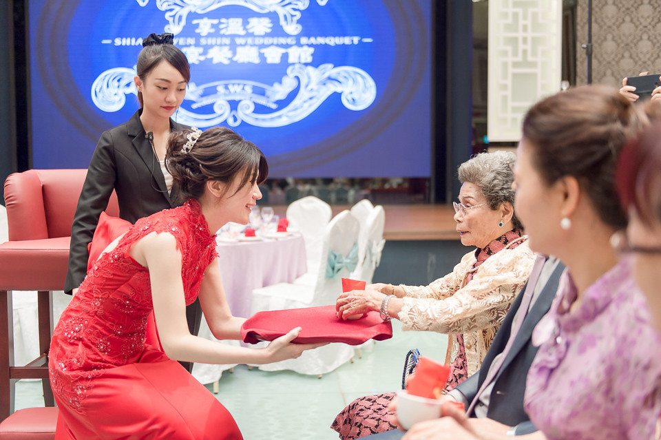 婚攝 高雄享溫馨喜宴會館 熱歌勁舞的婚禮攝影 C & W - 第33張圖 婚攝 高雄享溫馨喜宴會館 熱歌勁舞的婚禮攝影 C & W 033