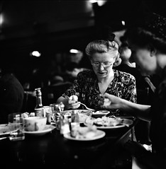 Anglų lietuvių žodynas. Žodis table manners reiškia stalo manieros lietuviškai.