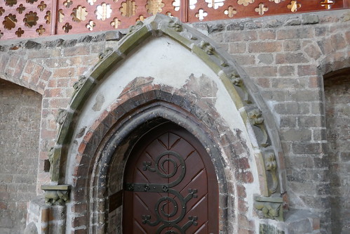 Portal kaplicy mariackiej  kościoła NMP i św. Jana Chrzciciela w Chojnie