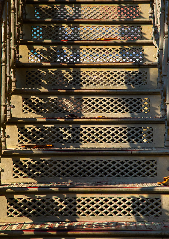 Palacio de ferro stairs built by Gustave Eiffel, Luanda Province, Luanda, Angola<br/>© <a href="https://flickr.com/people/41622708@N00" target="_blank" rel="nofollow">41622708@N00</a> (<a href="https://flickr.com/photo.gne?id=29492891147" target="_blank" rel="nofollow">Flickr</a>)